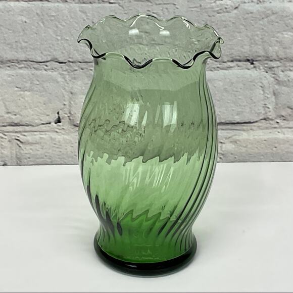 Vintage Emerald Green Swirl Glass Vase w/Ruffled Edge Translucent Ribbed Decor - Picture 3 of 4